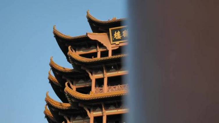 【武汉乐队唱歌邀援汉医护国庆来玩】“邀请你们十一来武汉qi热干面,huo两杯,kua哈子天